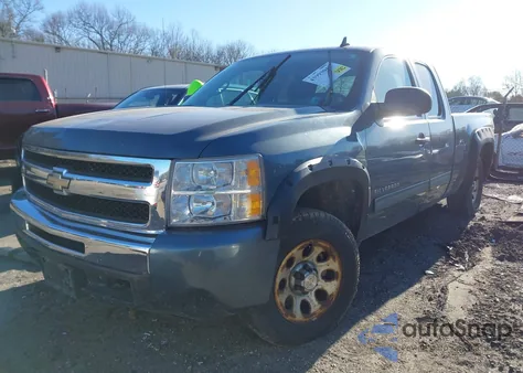2010 Chevrolet Silverado 1500 Ls z USA, uszkodzony, nr VIN 1GCSKREA4AZ258690